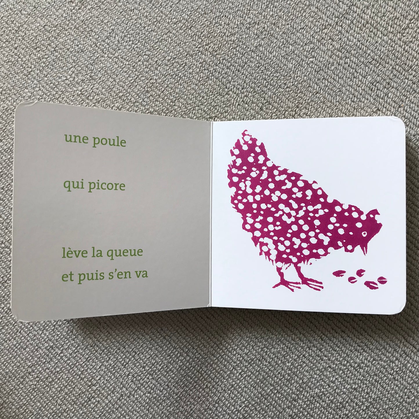 Une poule sur un mur - Julia Chausson