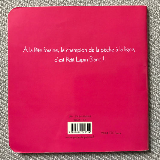Petit Lapin Blanc à la fête foraine