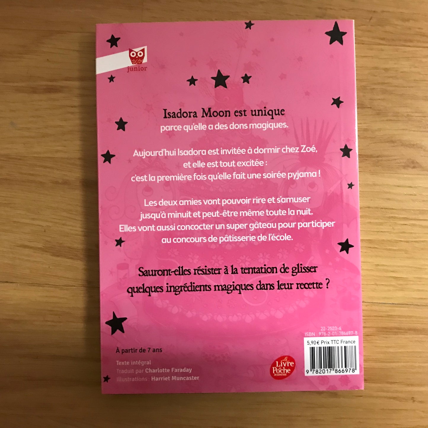 Isadora Moon fait une soirée pyjama