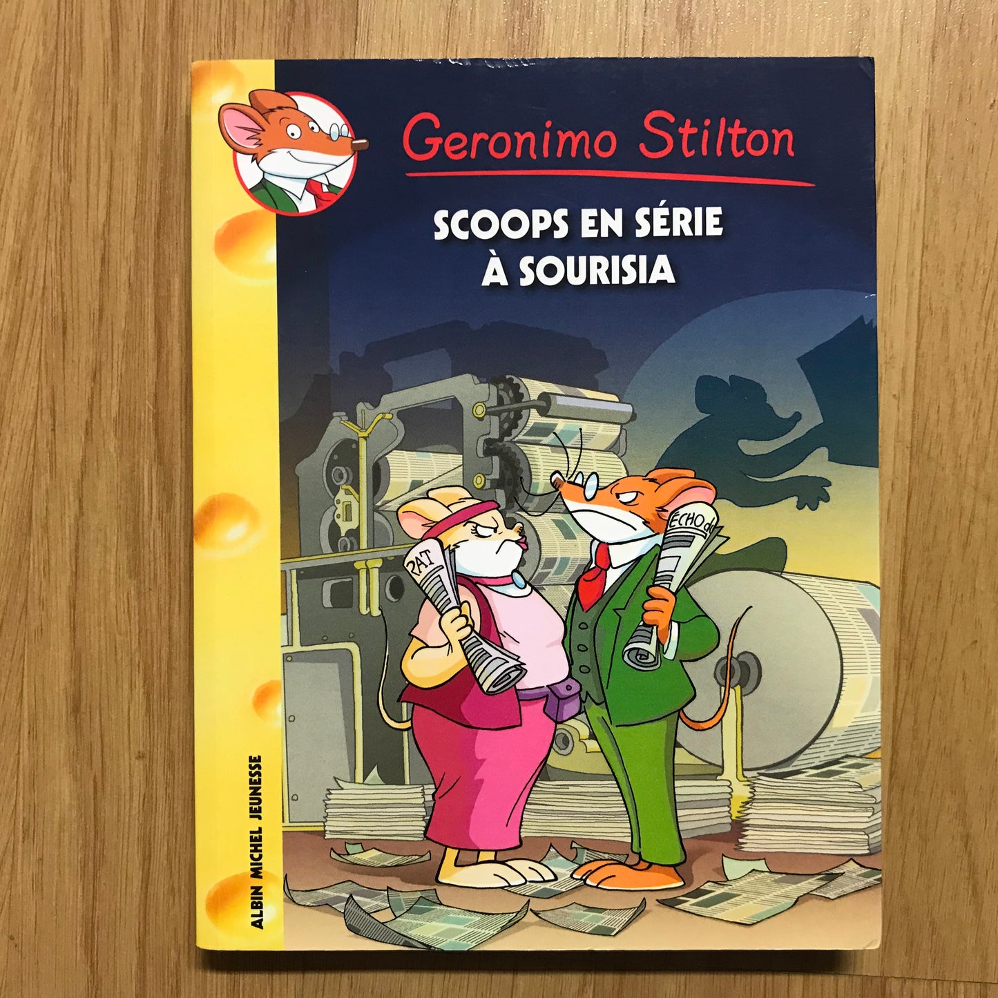 Geronimo Stilton 64: Scoops en série à Sourisia