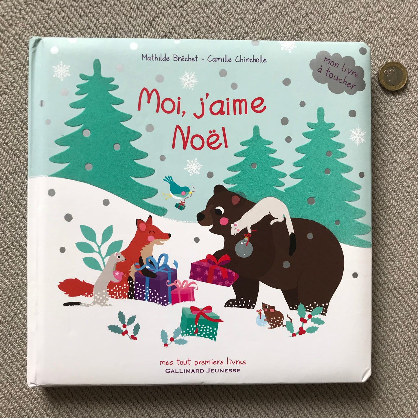 Moi, j’aime Noël (sensory book with flaps)