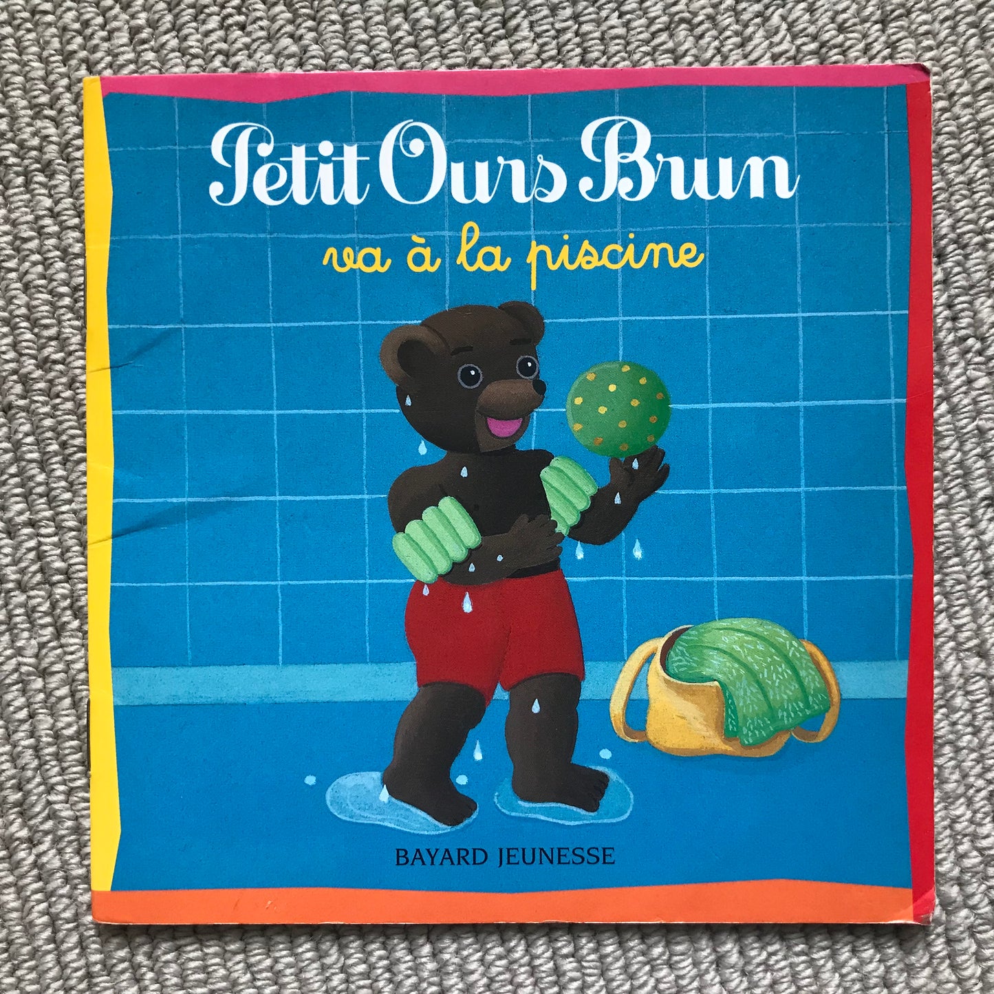 Petit Ours Brun va à la piscine