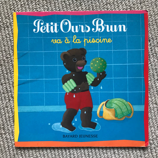 Petit Ours Brun va à la piscine