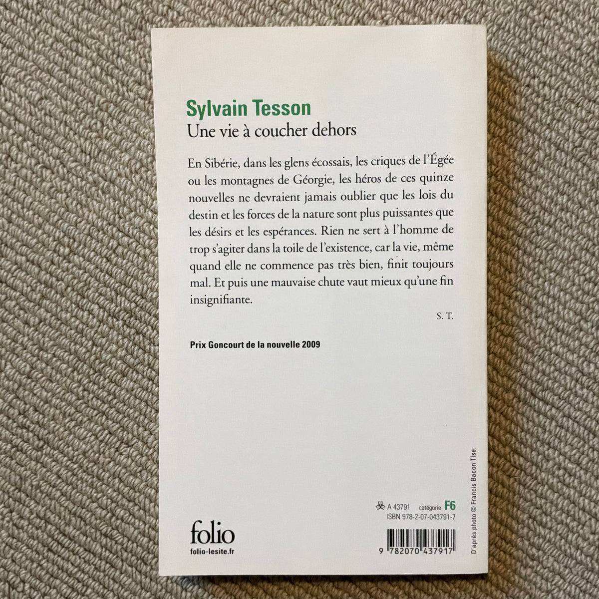 Tesson, Sylvain - Une vie à coucher dehors