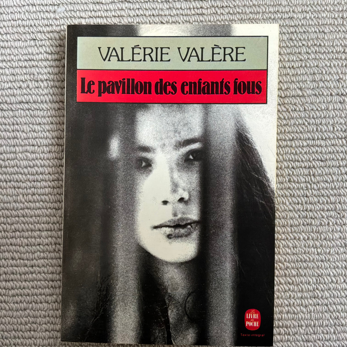 Valère, Valérie - Le pavillon des enfants fous