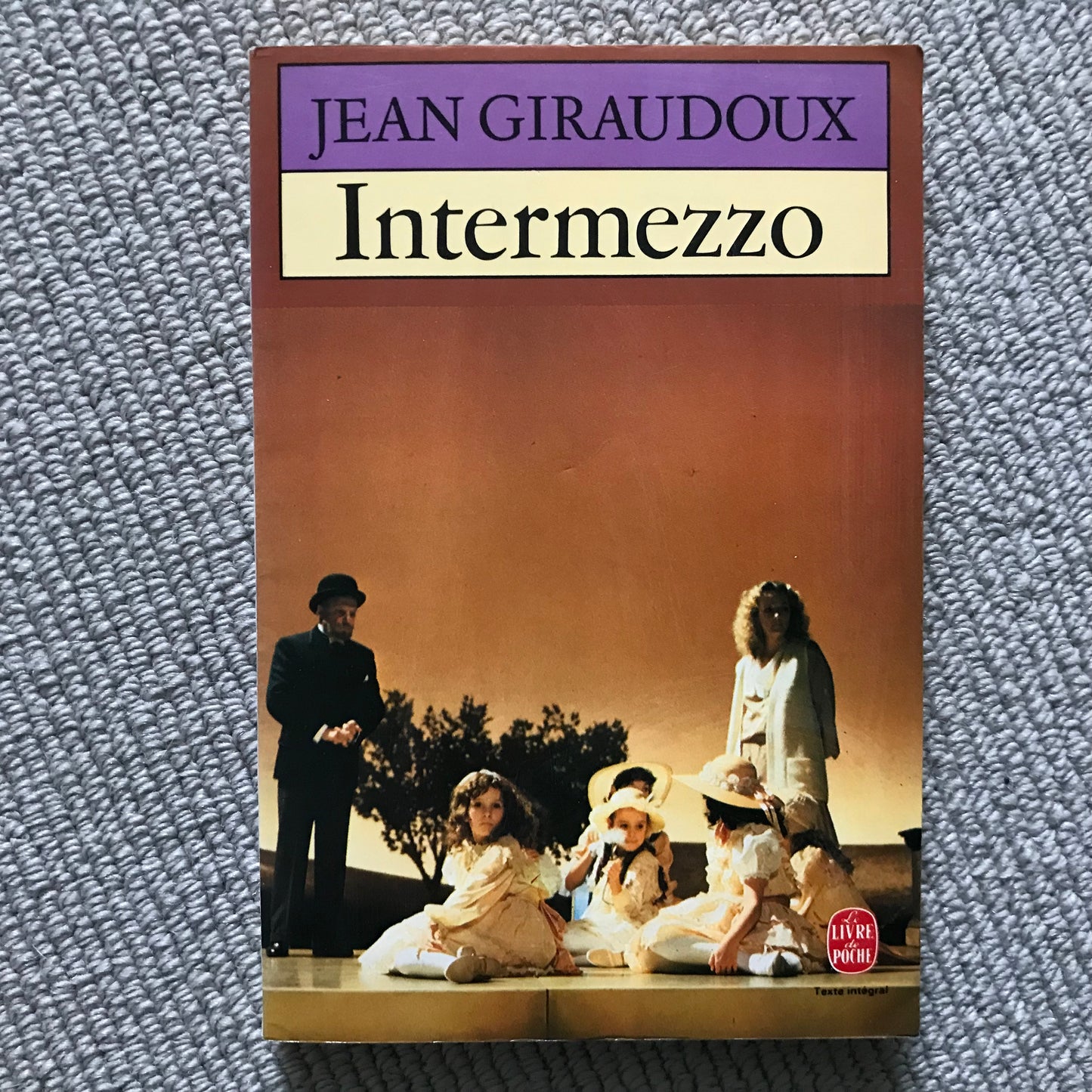 Giraudoux, Jean - Intermezzo